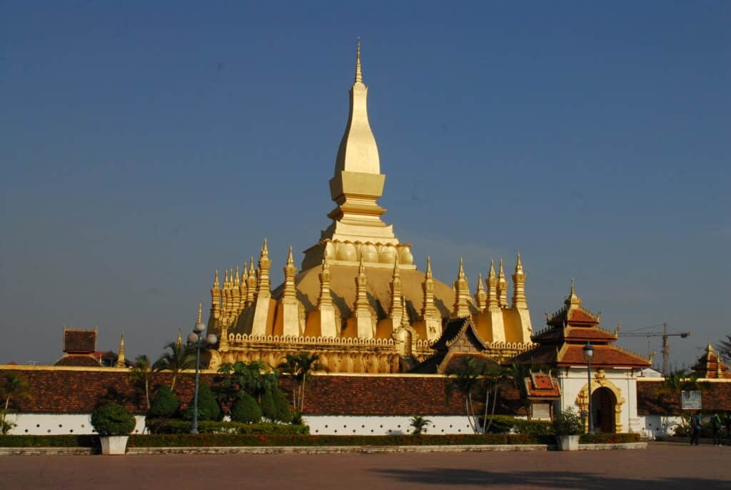 Fachada do templo Pha That Luang